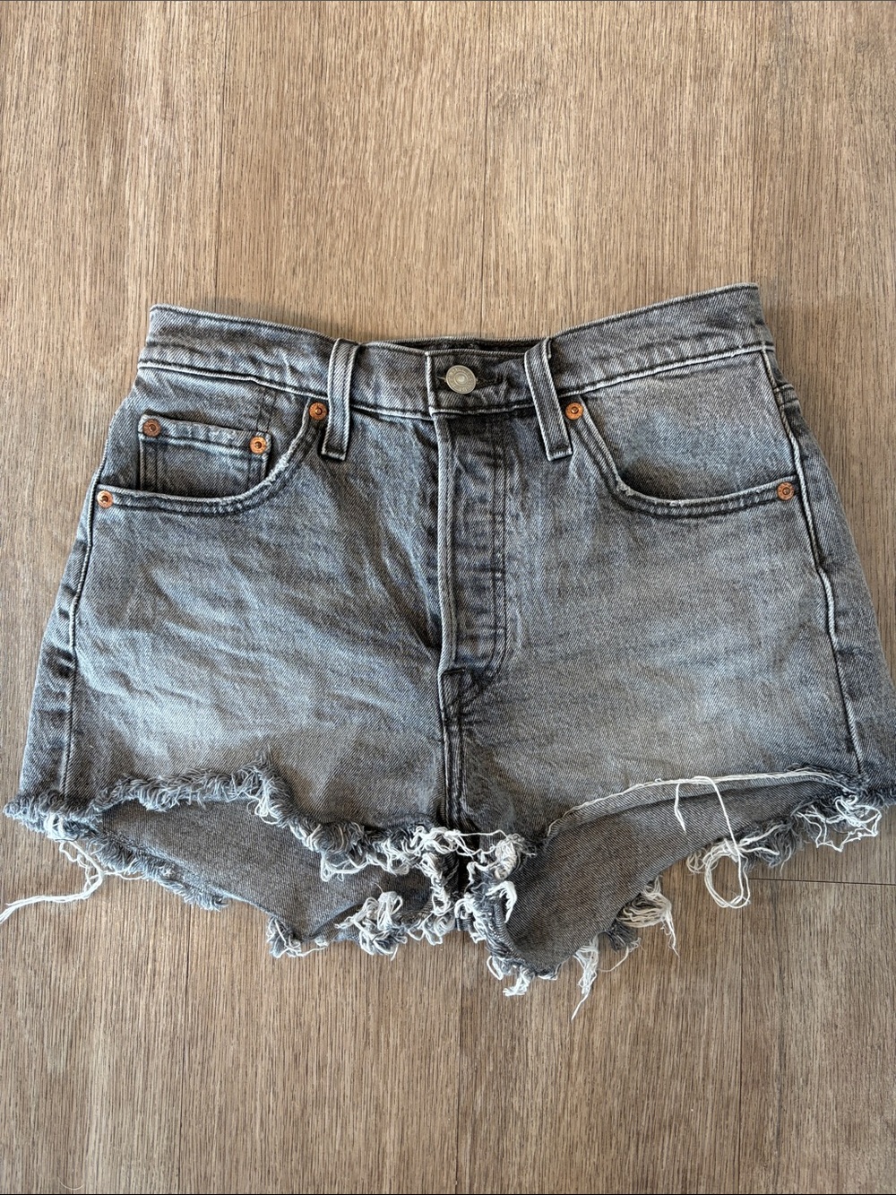 Levi's 501 High Waisted Shorts in Grey Size 25